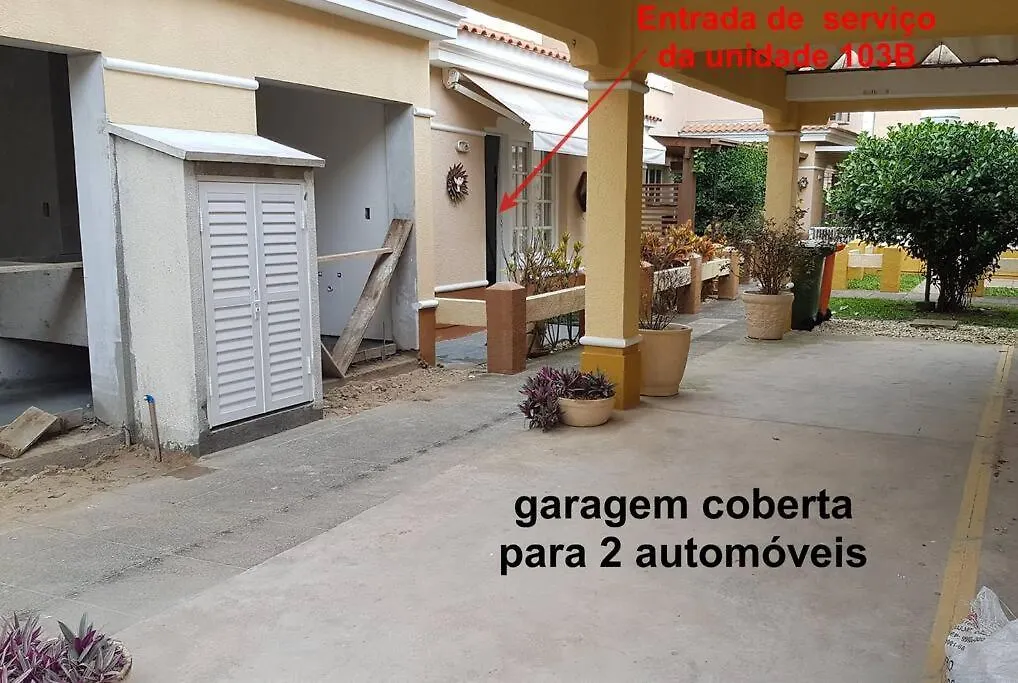 Acolhedora casa de praia em condomínio fechado à beira mar-1